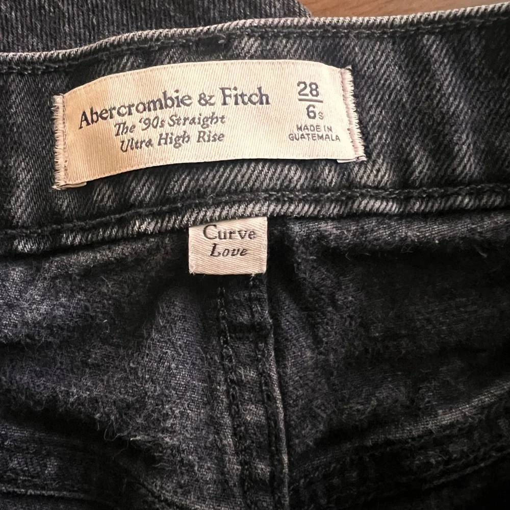 Abercrombie & Fitch Curve Love Ultra High Rise Straight Jean. Size 28 - Picture 5 of 6